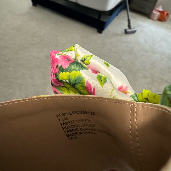Betsy Johnson Floral fabric bow heels - Picture 3 of 10